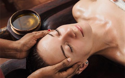 Pizhichal warm oil treatment